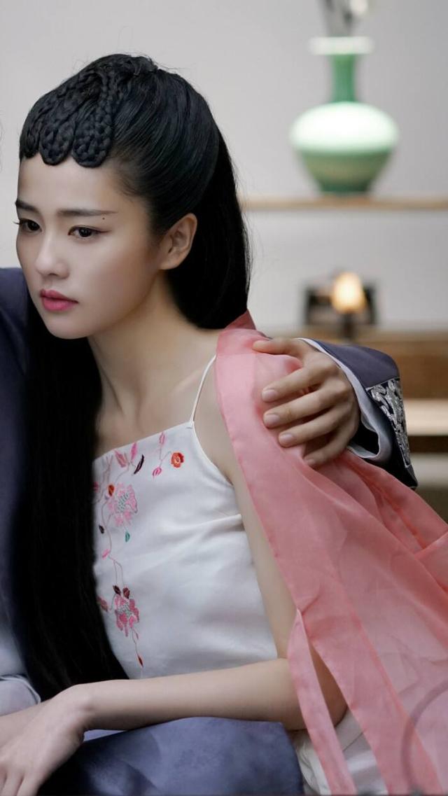 盘点进入娱乐圈的10位女网红：白鹿踏实认真，赵露思俏皮搞笑