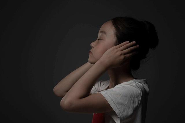 一位青春期女孩妈妈自述:当你不知道该如何教育孩子时,就先闭嘴