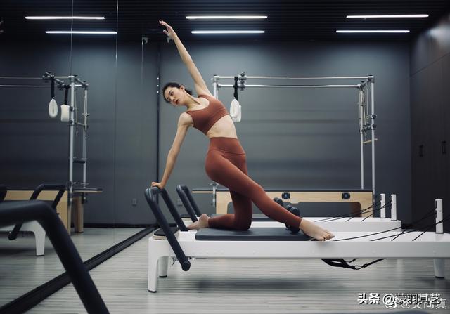 曾经的“中国第一黄金比例”，为特殊男友拒嫁富豪，如今皮肤老化