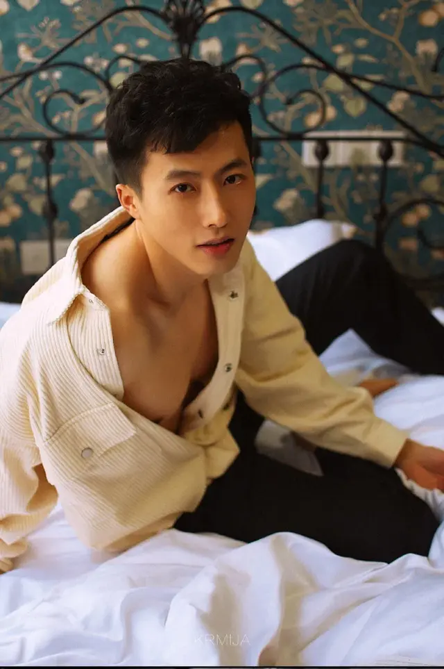 重庆小奶受写真照流出，冰肌玉骨的模样惹人爱