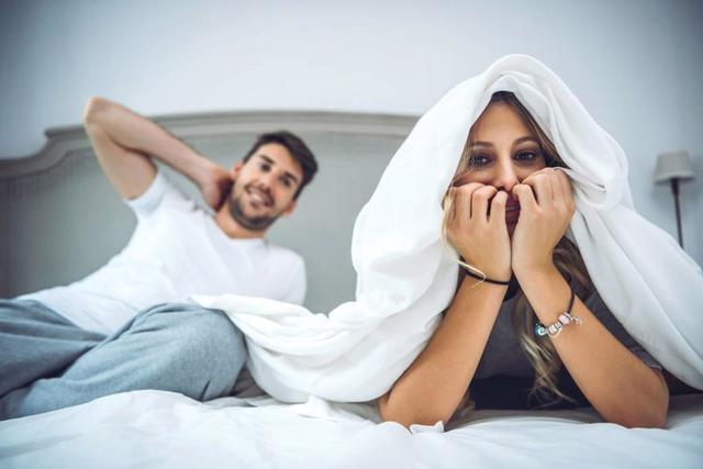 女性小便后,为什么要用纸巾擦?男人的“抖一抖”是怎么回事?