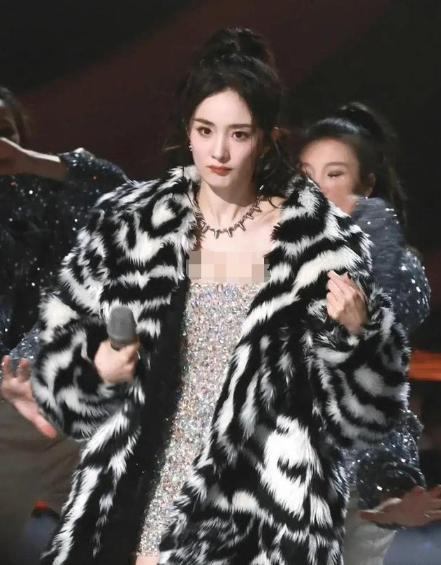 杨幂的胸，许晴的臀，秦岚的身材，这几位中年女星谁能顶得住？