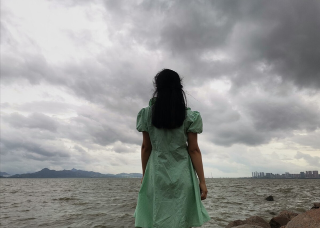 广东中山女书记一身“绝活”，丈夫为升官亲自准备“避孕套”