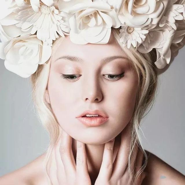 美女超“变态”写实技法，画少女人体很逼真！冷军看了都汗颜