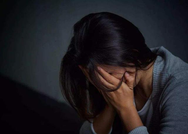 一位青春期女孩妈妈自述:当你不知道该如何教育孩子时,就先闭嘴