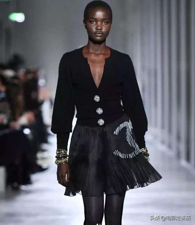 9名超模“黑美黑美”,有的面孔精致,有的是“十头身”美女