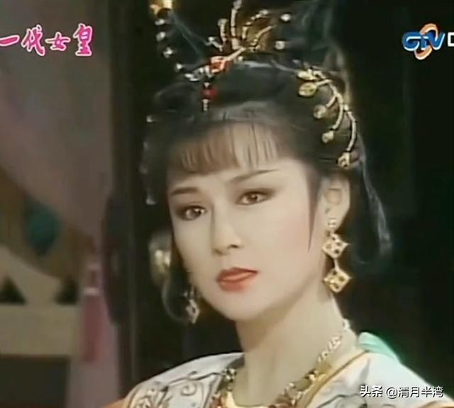 好山好水出美人，9位江南古典美女，肤如凝脂，一个赛一个漂亮