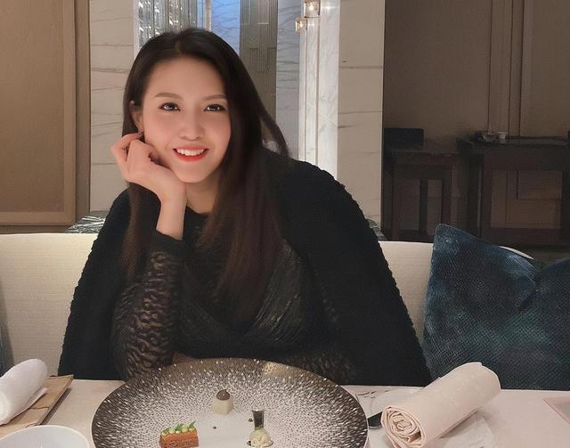 TVB知名女星晒泳装照！身材丰满凹凸有致，两度原谅富商男友出轨