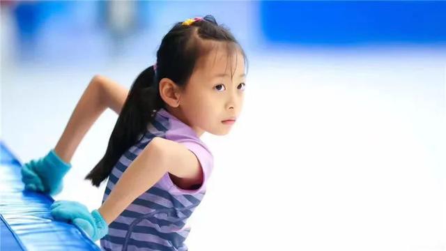 花滑少女张笑尘,中国最年轻花滑运动员,肯坚持就会有梦想