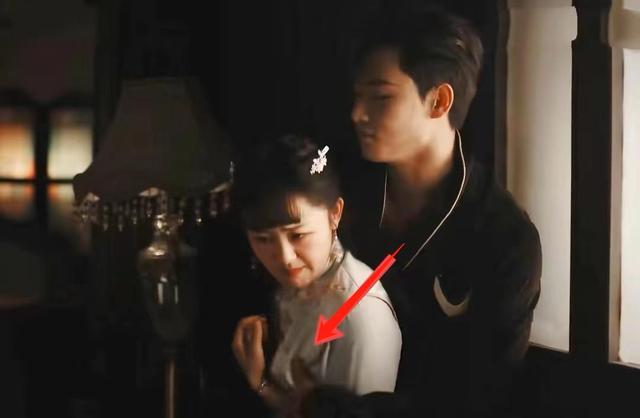 袭胸、摸腿、被偷窥，国产剧里的“糖”，让多少女演员受“工伤”