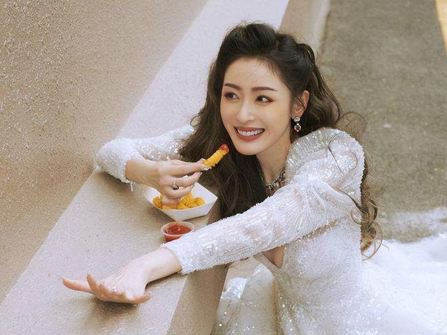 盘点进入娱乐圈的10位女网红：白鹿踏实认真，赵露思俏皮搞笑
