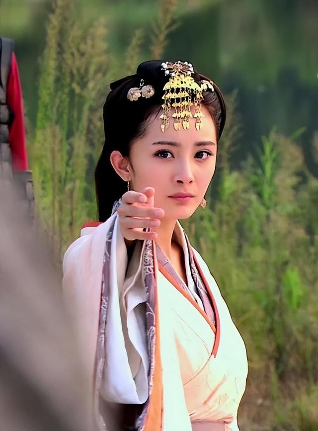 杨幂的胸，许晴的臀，秦岚的身材，这几位中年女星谁能顶得住？