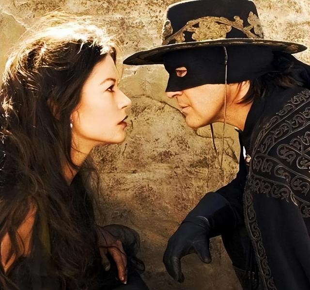 泽塔·琼斯：和花心老公相守22年，儿子遗传她的高颜值