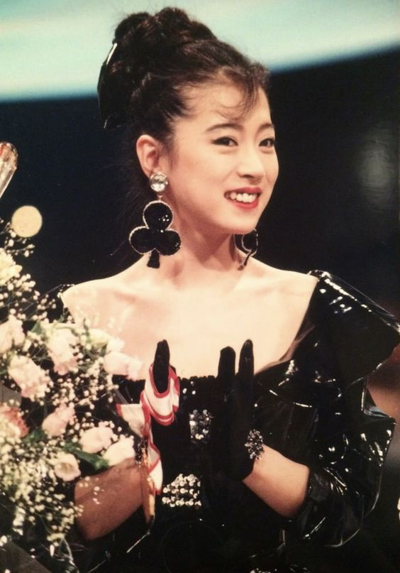 被称为“易碎感美女”，中森明菜的复古昭和风，放现在也是美到翻