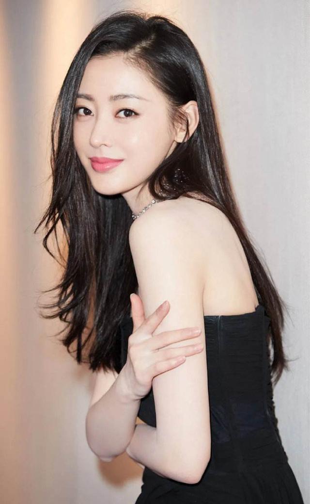 盘点进入娱乐圈的10位女网红：白鹿踏实认真，赵露思俏皮搞笑