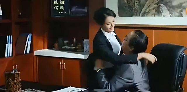 广东中山女书记一身“绝活”，丈夫为升官亲自准备“避孕套”