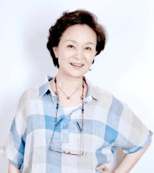 演员刘莉莉：二婚嫁富商，巅峰时回归家庭，如今女儿让她很闹心