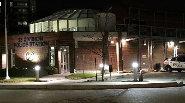 多伦多共享汽车内发生流血事件 一名女性被自己的姐妹捅了数次