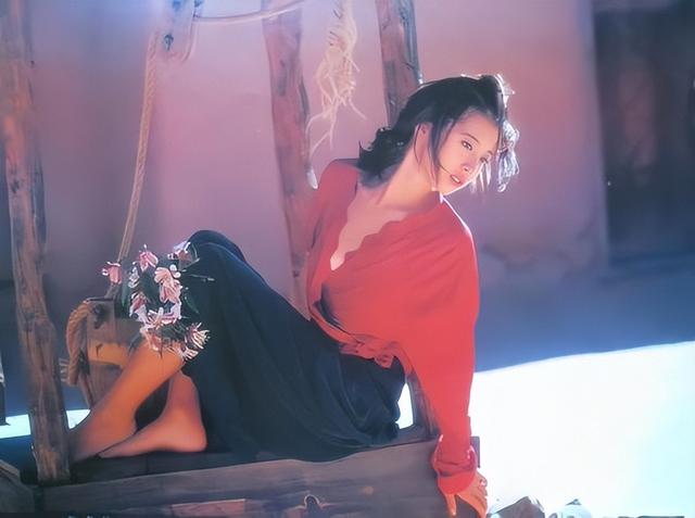被称为“易碎感美女”，中森明菜的复古昭和风，放现在也是美到翻