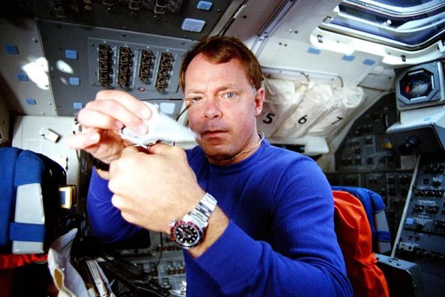 中国航天员飞天戴飞亚达表!30款最火太空表,贝佐斯钢铁侠也爱戴