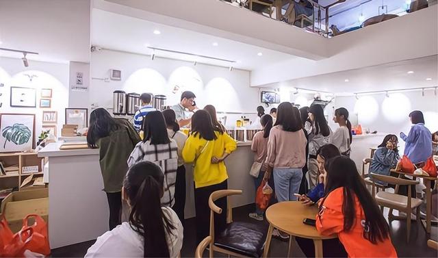 2016年，黑龙江16岁少女虐母致死，竟称：我不后悔，帮凶也有错