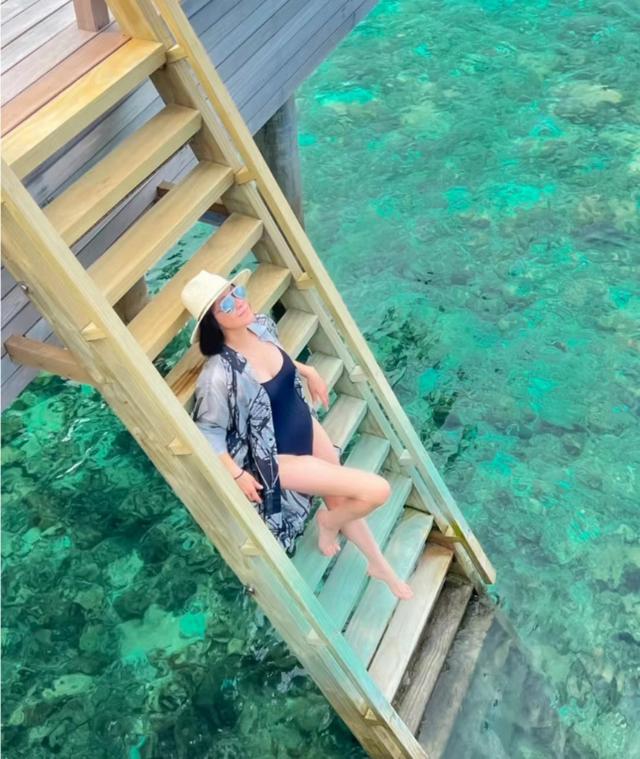 春天到!20位女明星秀好身材,水蛇腰蜜桃臀马甲线,状态集体回春