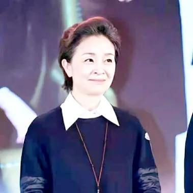 演员刘莉莉：二婚嫁富商，巅峰时回归家庭，如今女儿让她很闹心