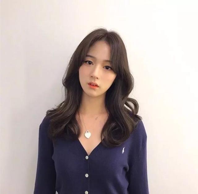 发型｜脸大的女生，适合什么样的刘海？