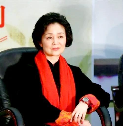 演员刘莉莉：二婚嫁富商，巅峰时回归家庭，如今女儿让她很闹心