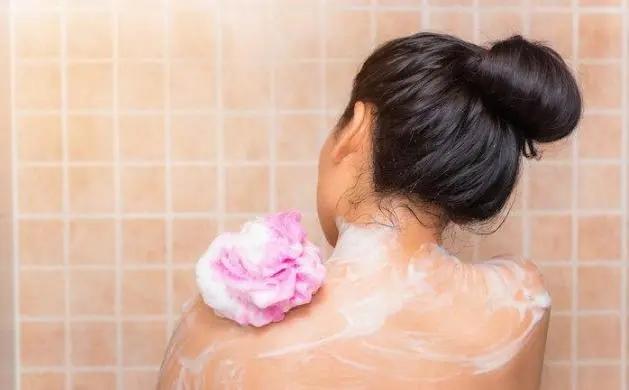 为什么有的女人身上有香味？不是“体香”，业内人士告诉你真相