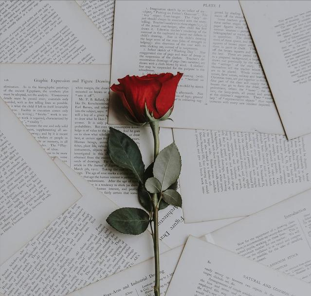 当女人对你有这个“举动”时，她是在向你告白：我真的很爱你