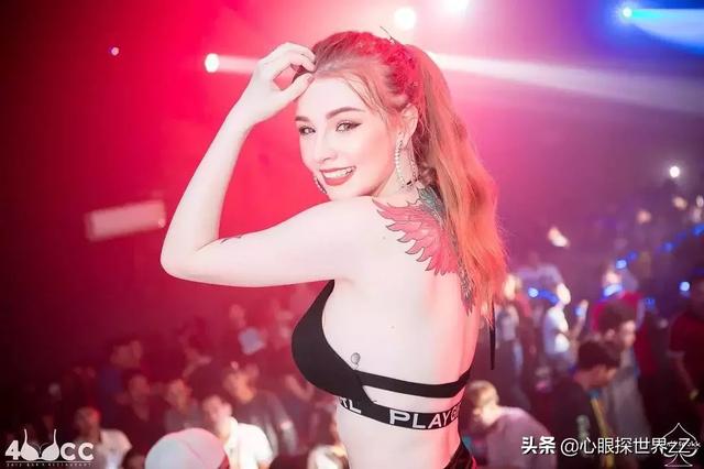 太美！19岁混血美女全网爆红，po出了自己整容的全过程