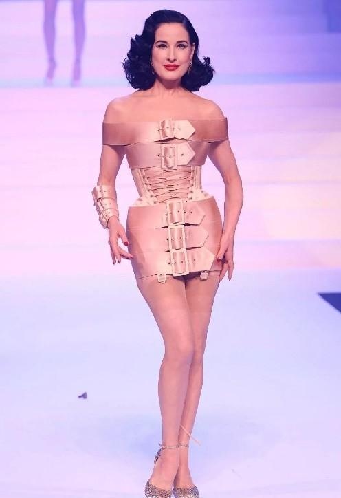 全球最贵的脱衣舞娘：身价10个亿，曾来中国演出，一生为美而活
