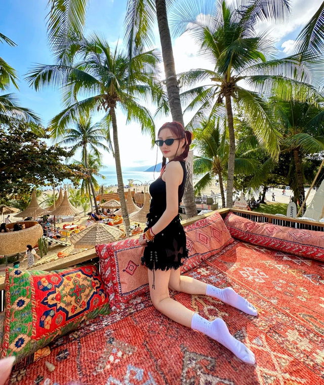 春天到!20位女明星秀好身材,水蛇腰蜜桃臀马甲线,状态集体回春