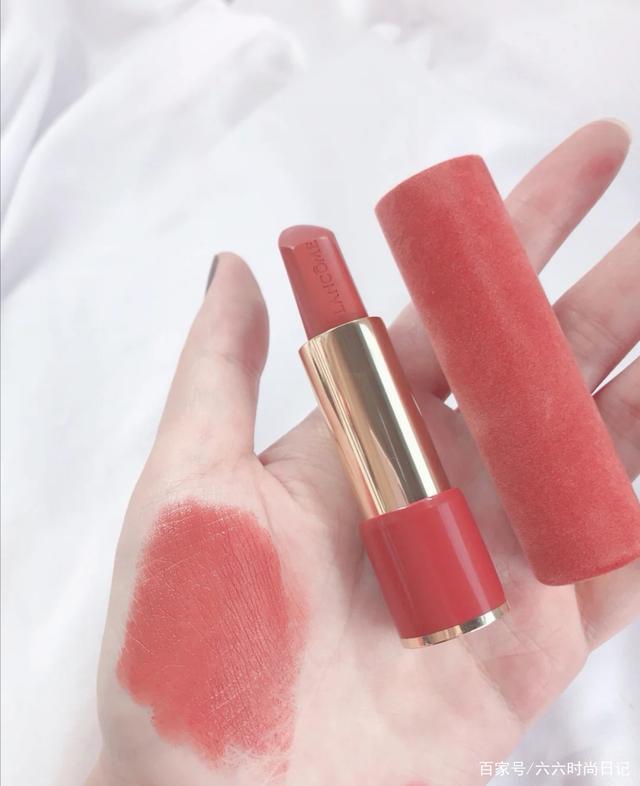 这款口红显白到炸裂，都是大牌口红，黑黄皮女生涂上也不踩雷！