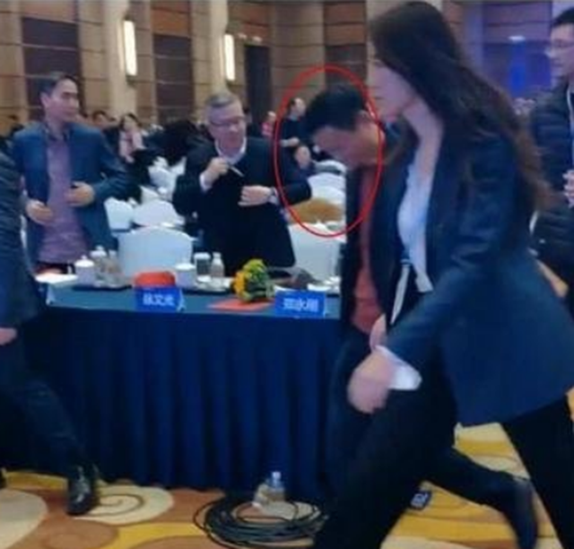 马云的1米9美女保镖,天使面孔魔鬼身材,网友:不出道可惜了