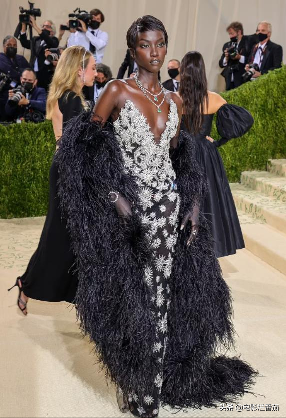 9名超模“黑美黑美”,有的面孔精致,有的是“十头身”美女