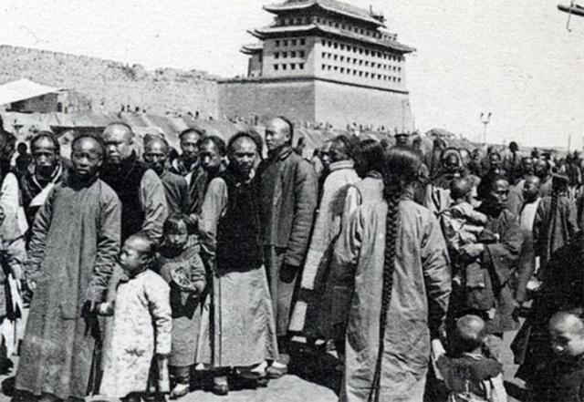 北平狐狸塔下，白人少女被割去双乳，掏空内脏，更险恶的是人心！