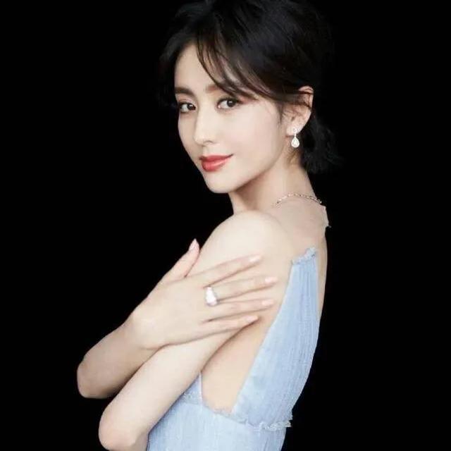 七大新疆籍女星，迪丽热巴上榜，而她最惊艳