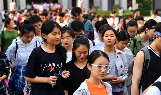 高考志愿填报：适合偏理科女生选择的3类专业，看有你喜欢的没有
