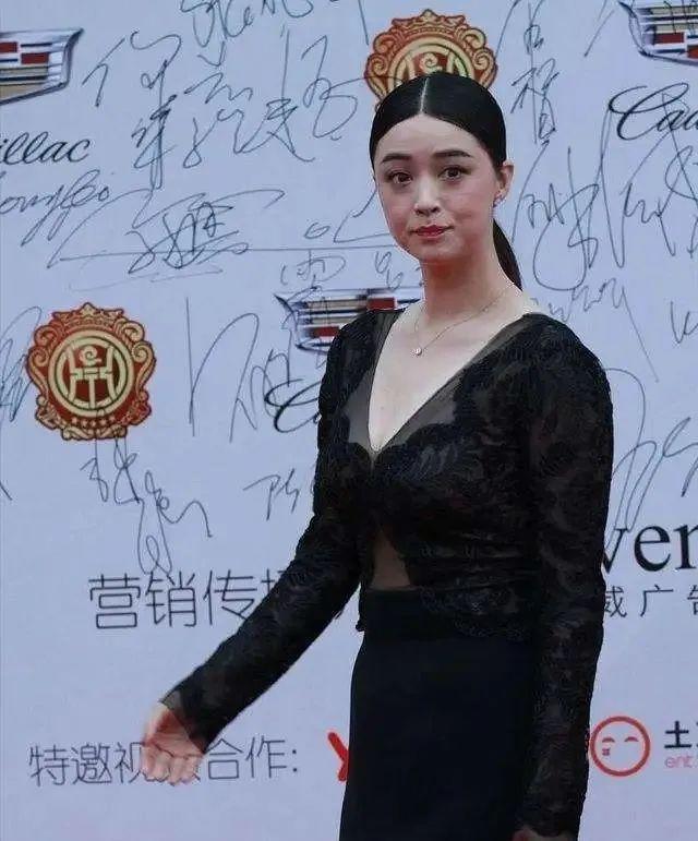 6位身材颜值不对等的女星：看脸风情万种，身材却干瘪成硬伤