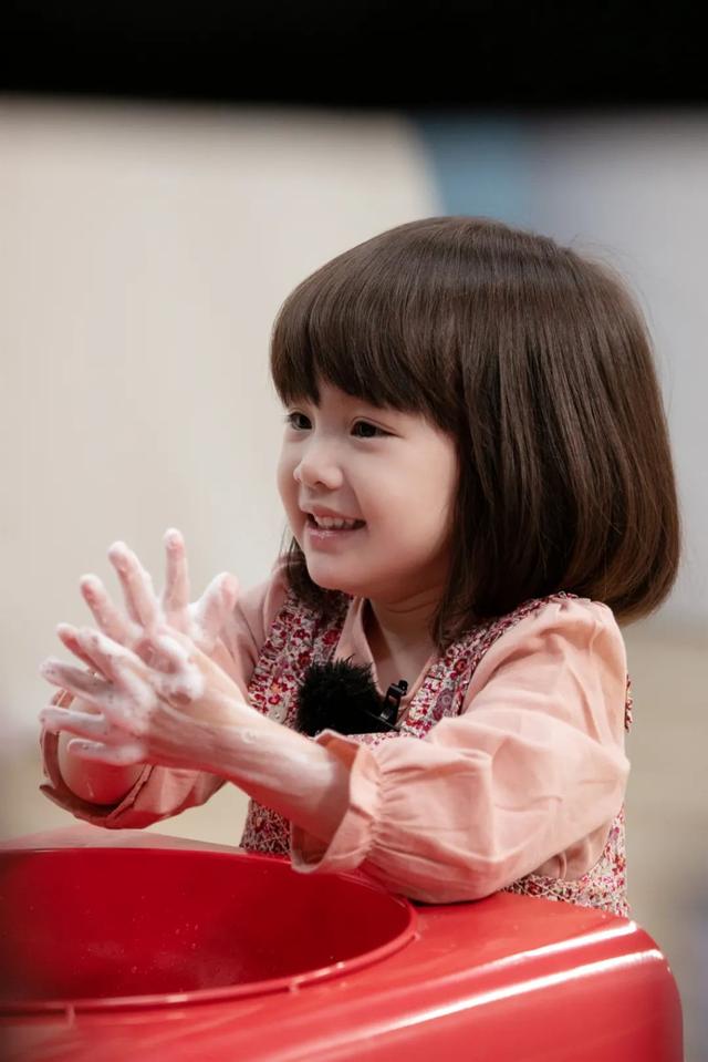 孩子“摸妈妈乳房成瘾”致性早熟？出现这种情况，父母一定要重视