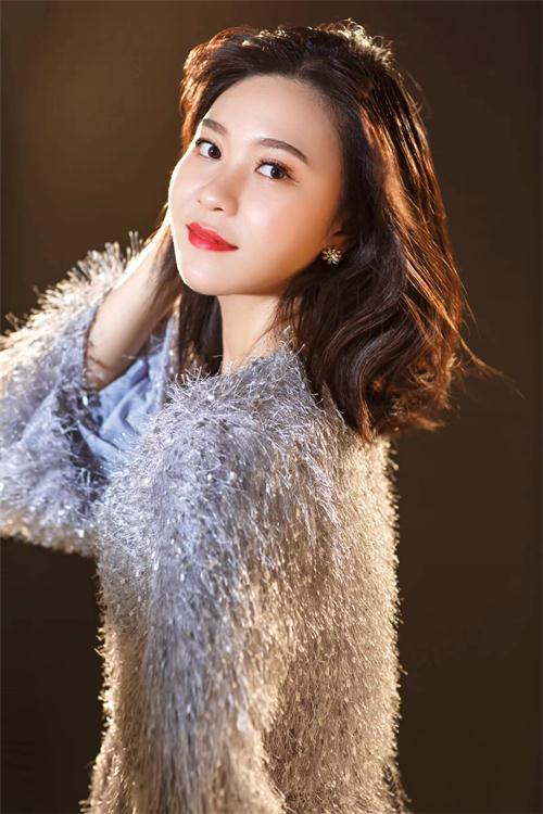 逆境出黑马 90后美女总裁任兮扬的青春式企业管理手册