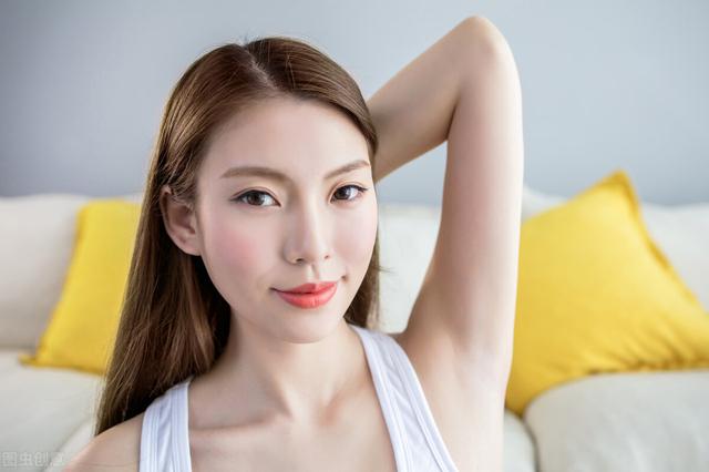 为何有的女人腋下“黑乎乎”，有的却“光秃秃”，看完涨知识了