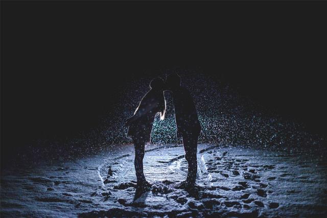 心理学:夫妻异地,女人想男人了,如何高情商处理?