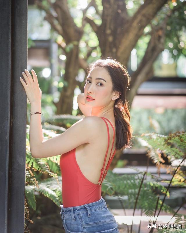 泰星道妹Taew因为腋窝太黑被嘲,好友Mint再次因为疑似红娘躺枪