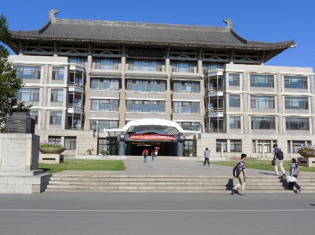 19年北大美女服药自杀，大尺度聊天记录流出，学长男友：她不干净