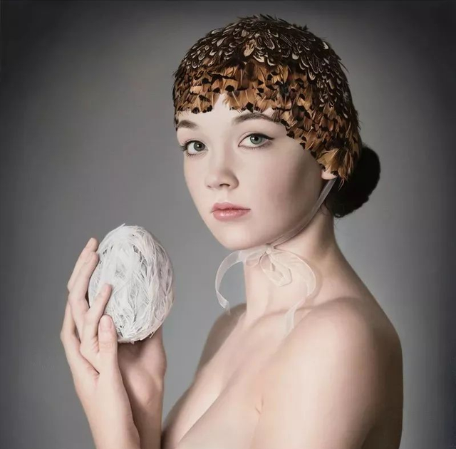 美女超“变态”写实技法，画少女人体很逼真！冷军看了都汗颜