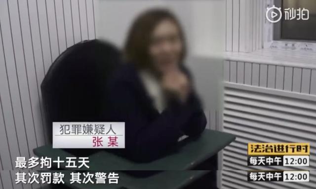 女学生持刀进地铁，还踢民警裆！