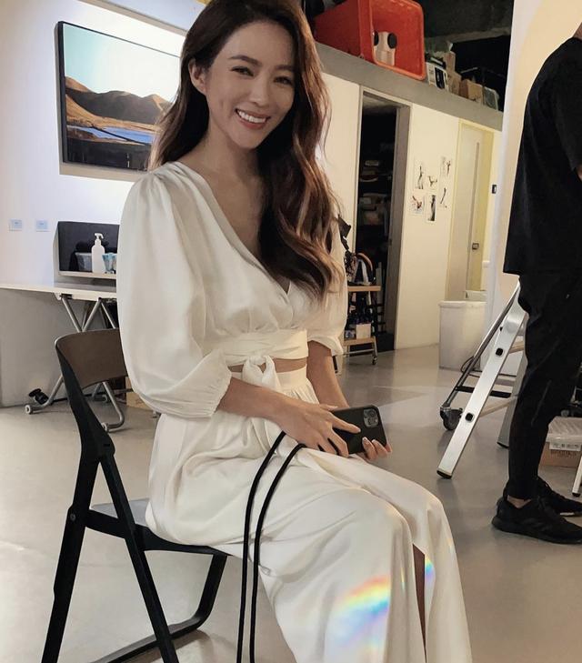 43岁女星淡出荧幕两年曝近况，变富婆CEO身价上亿，称副业更赚钱